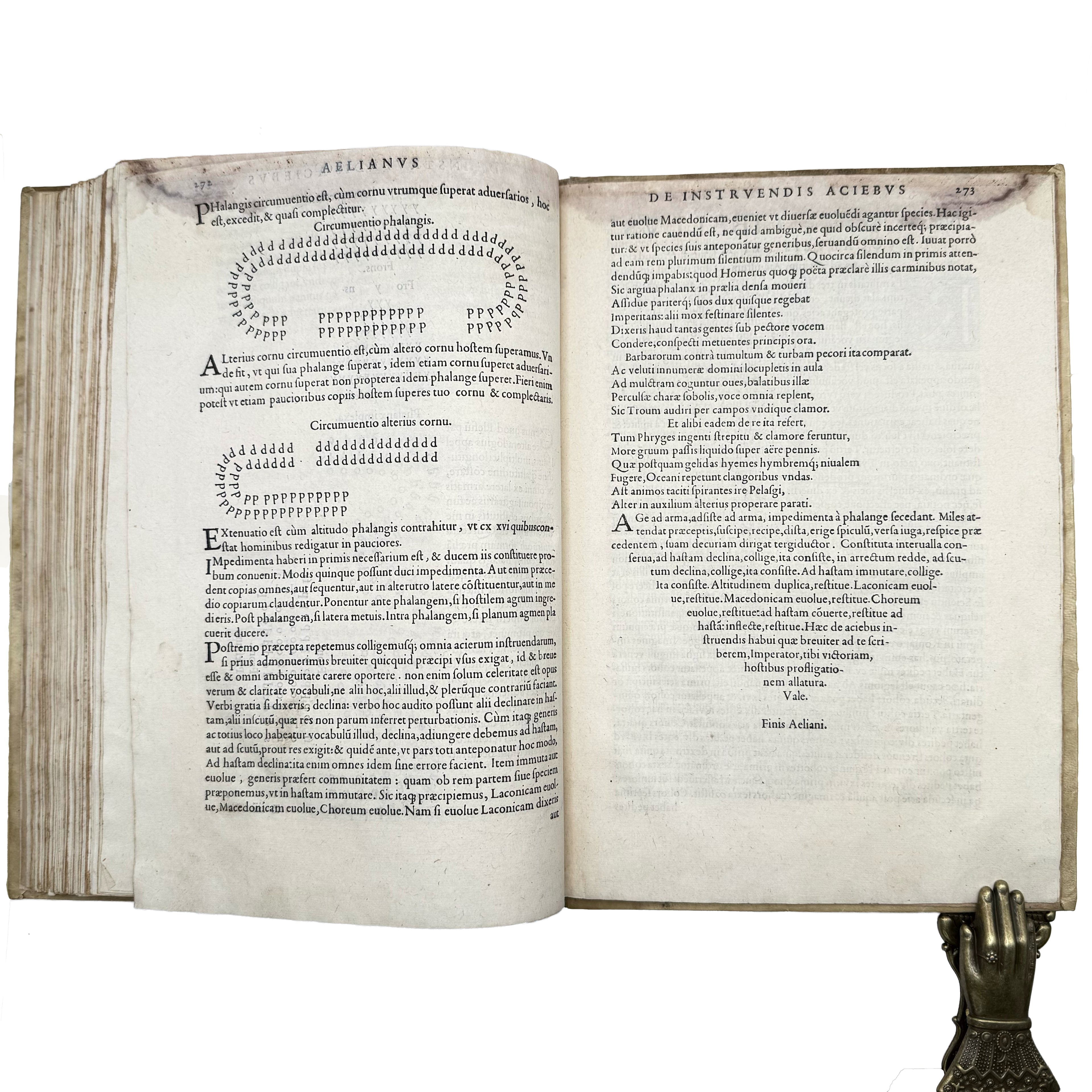 De re militari libri quatuor by Vegetius, Renatus Publius Flavius: a noteworthy detail captured from the 1553 illustrated & decorative copy